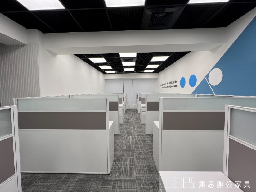 優質辦公家具的現代風格辦公室場景，包括OA屏風、辦公椅、收納櫃、OA鐵櫃