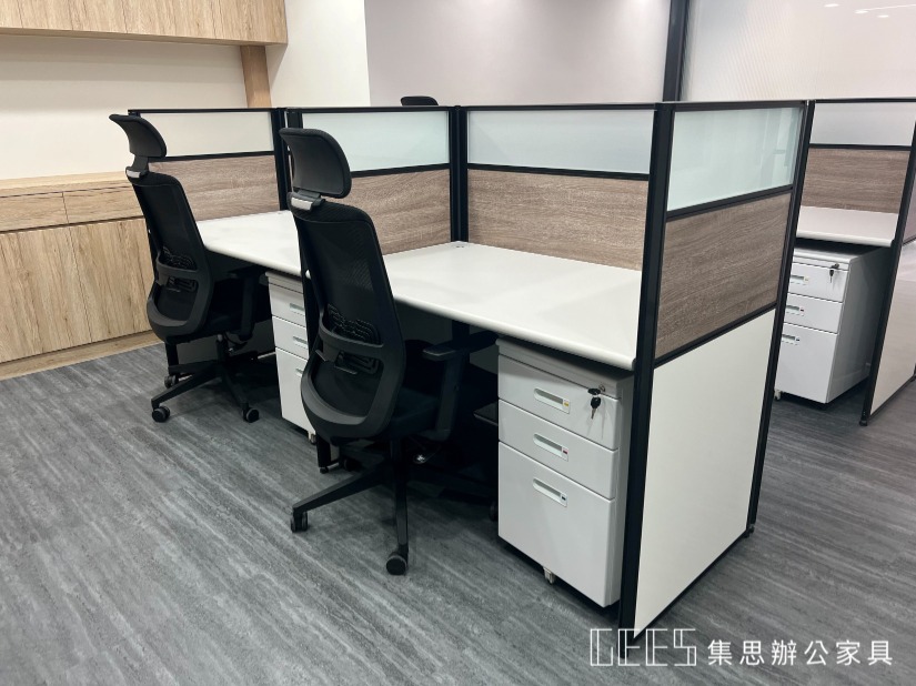 合臨設計 辦公家具規劃案例 / 集思辦公室規劃 現代風格的辦公室,有OA屏風、高背辦公椅、活動櫃的辦公家具