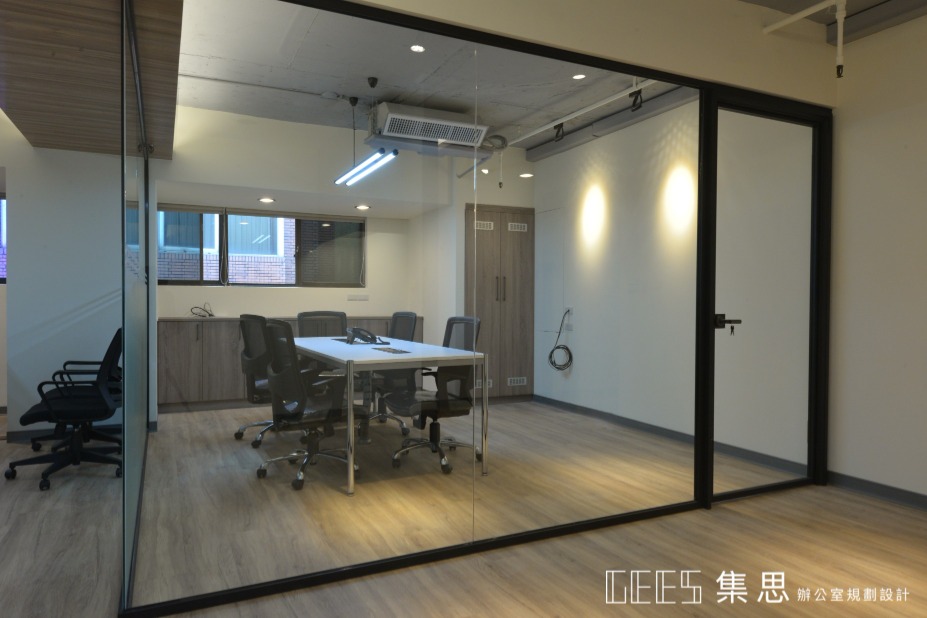 有框清玻璃隔間案例 / 集思辦公室規劃 玻璃隔間