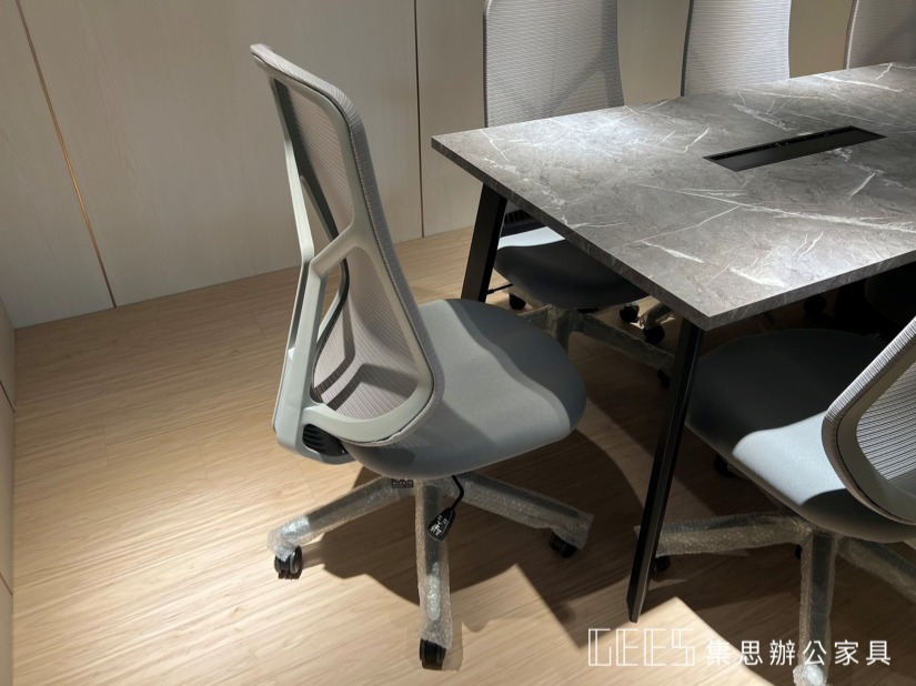 NO 天鵝時尚美型辦公椅 / 集思辦公家具規劃 辦公椅和辦公桌的空間