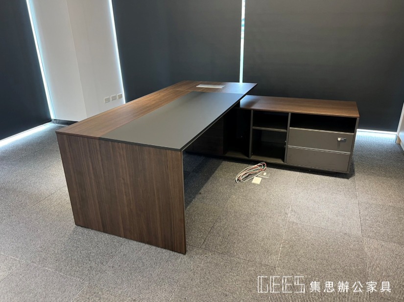 亞歷山大 主管桌 / 集思辦公家具規劃 木製主管桌