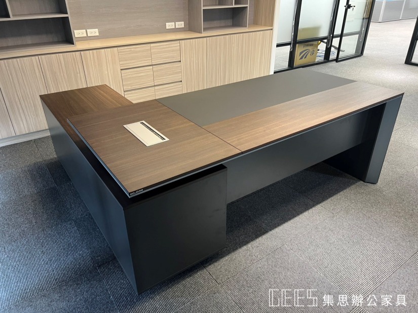 亞歷山大 主管桌 / 集思辦公家具規劃 木製主管桌