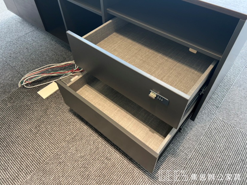 亞歷山大 主管桌 / 集思辦公家具規劃 木製主管桌