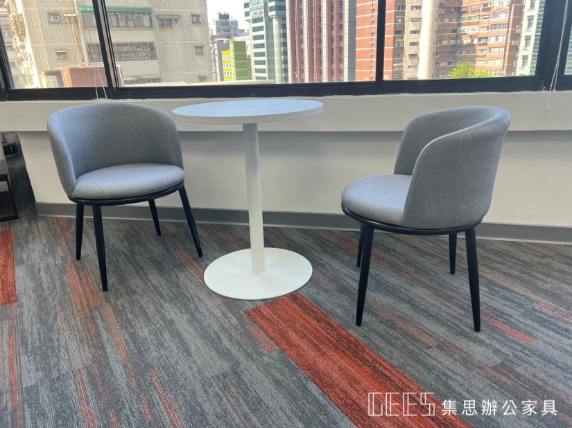 極簡風 高度洽談桌 / 集思辦公家具規劃 洽談桌