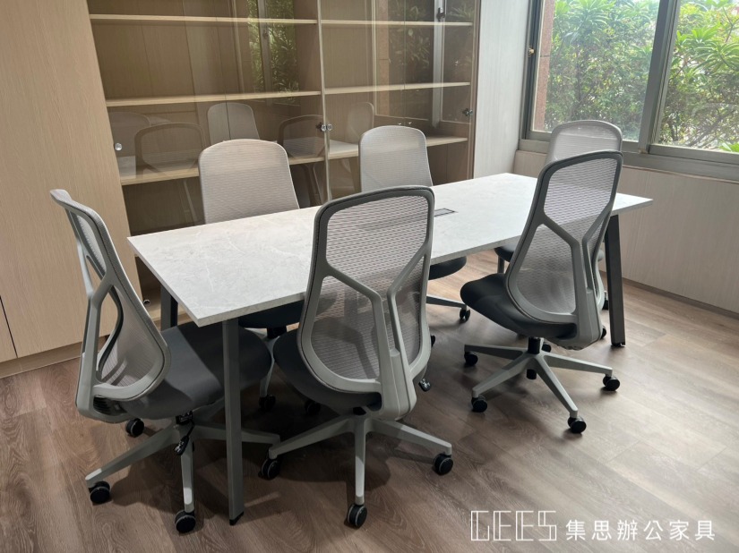 NO 天鵝時尚美型辦公椅 / 集思辦公家具規劃 辦公椅和辦公桌的空間