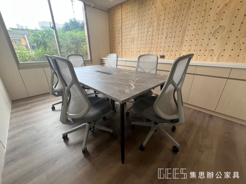 NO 天鵝時尚美型辦公椅 / 集思辦公家具規劃 辦公椅和辦公桌的空間