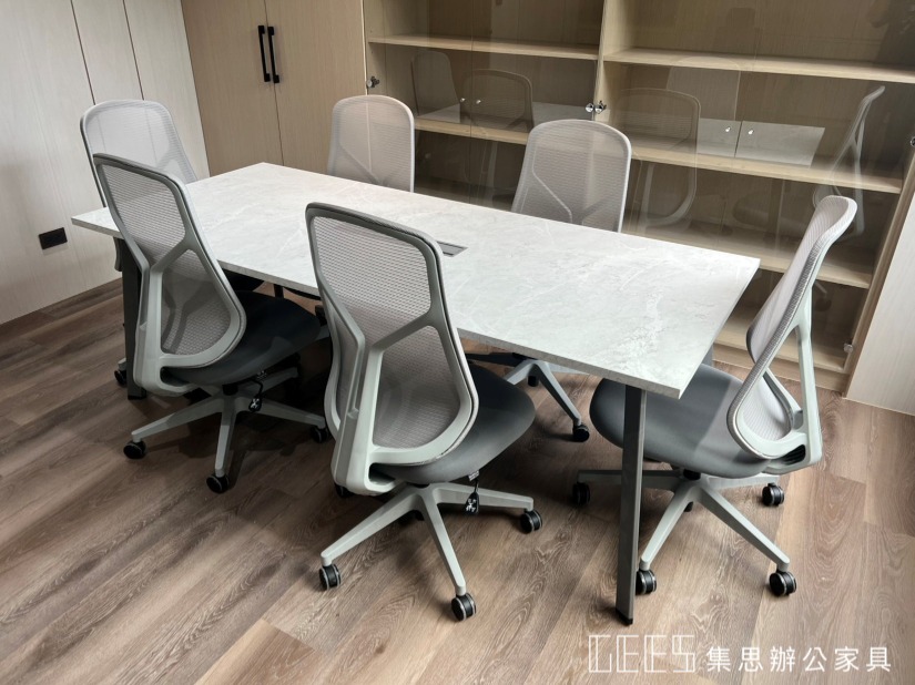 NO 天鵝時尚美型辦公椅 / 集思辦公家具規劃 辦公椅和辦公桌的空間