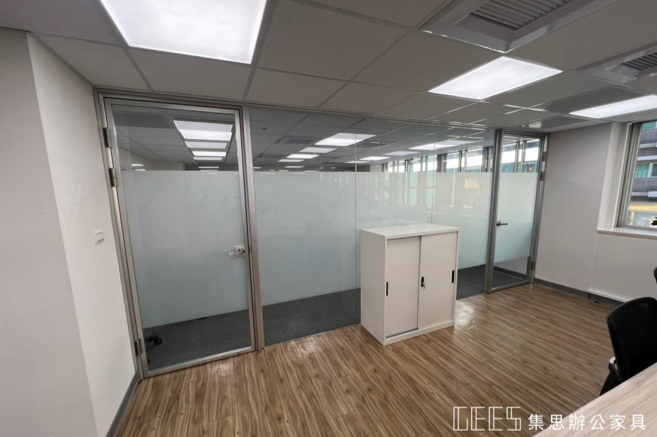 無框玻璃隔間 / 集思辦公家具規劃 辦公室玻璃隔間