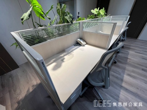 122公分北歐風木紋屏風，三段配置，打造柔和辦公氛圍