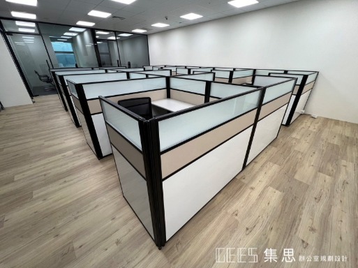 專注型OA屏風工作區，提供安靜且具質感的辦公環境