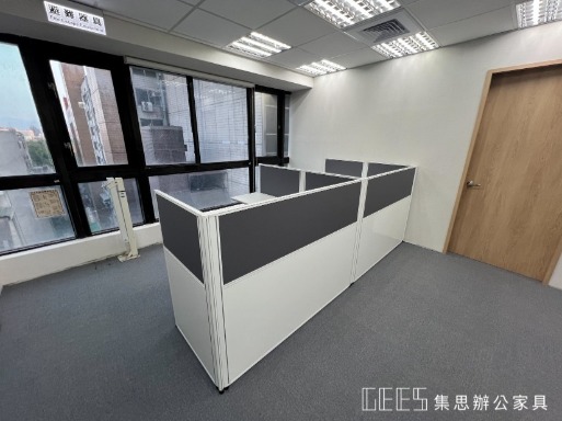 oa屏風工作站,一站式服務 / 集思辦公家具規劃 二段式 112cm OA屏風,提升專注度,同時維持明亮與平衡的工作氛圍。