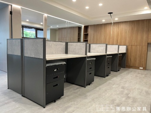 oa屏風工作站,一站式服務 / 集思辦公家具規劃 102cm 二段式 OA 屏風,兼具經濟性與隱私度,為辦公室帶來清爽層次。