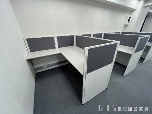 半高 112cm OA屏風系統，結合功能與美學，打造沉穩又有質感的工作站。