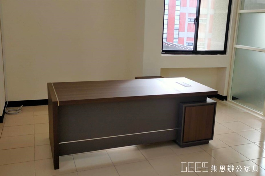 經濟型主管桌與收納櫃配置：中小企業高CP值主管辦公桌方案