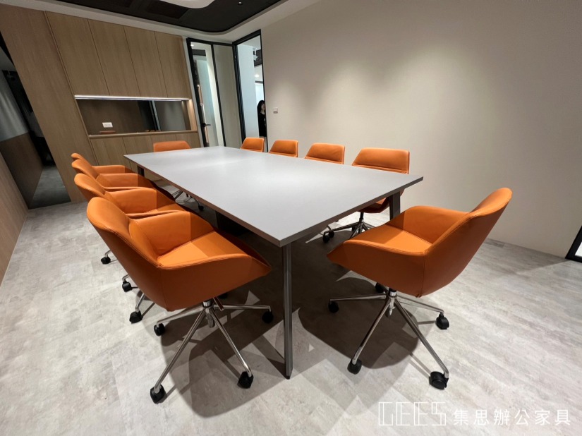 TGA 現代灰色辦公會議桌：打造有個性的創意團隊協作空間