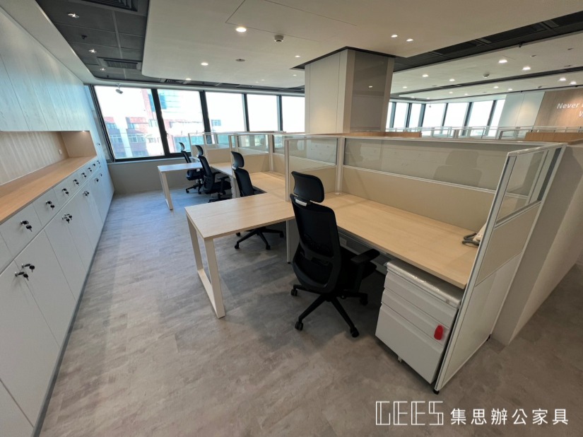 KD-01 人體工學椅細節展示：具備腰椎保護與多功能調整的高質感辦公椅