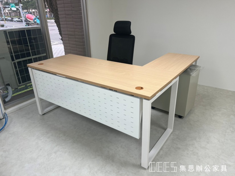 KD-01 高背人體工學主管椅 - 黑色透氣網背與護腰設計