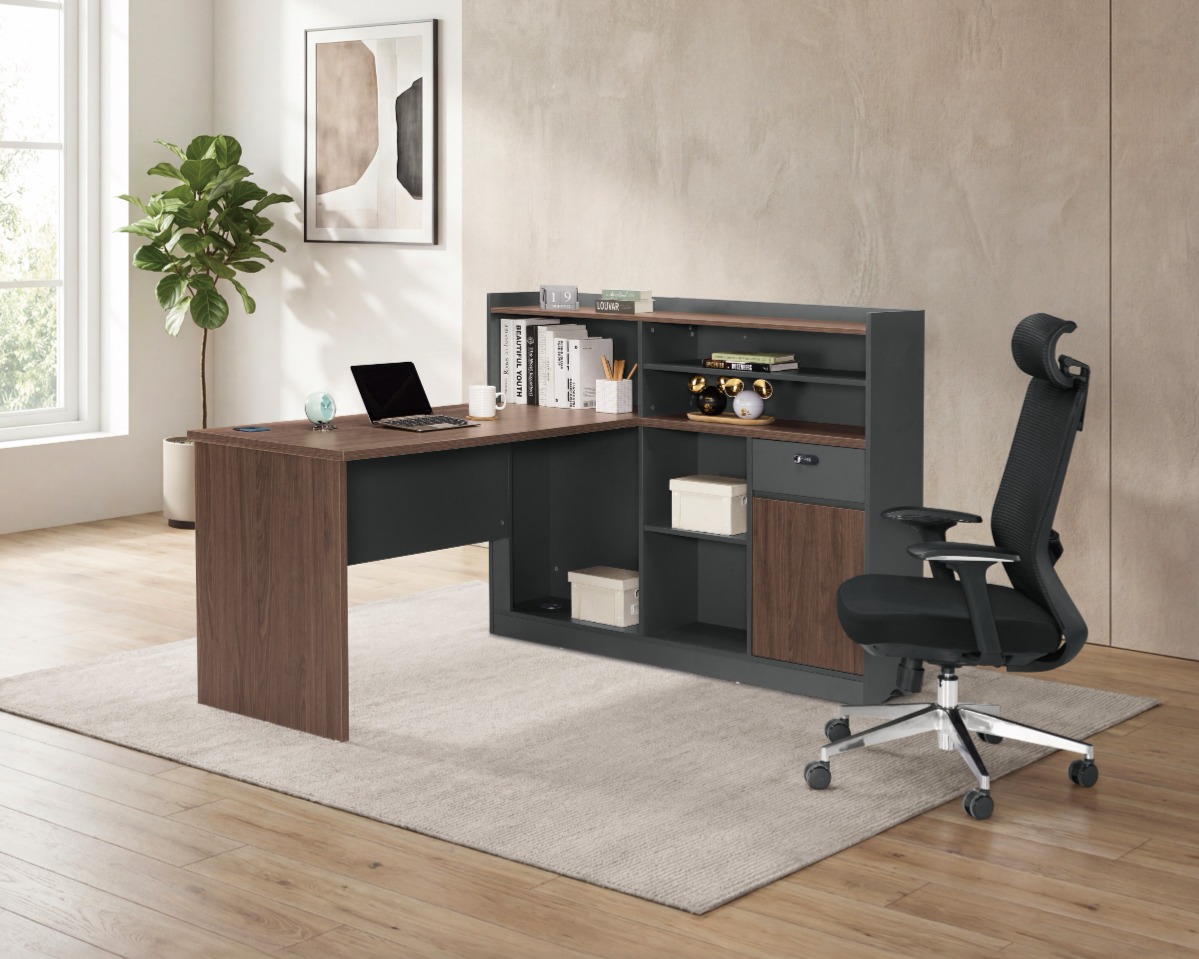 L型財務會計桌規劃 - 寬敞轉角桌面設計，提供充足的帳務處理空間