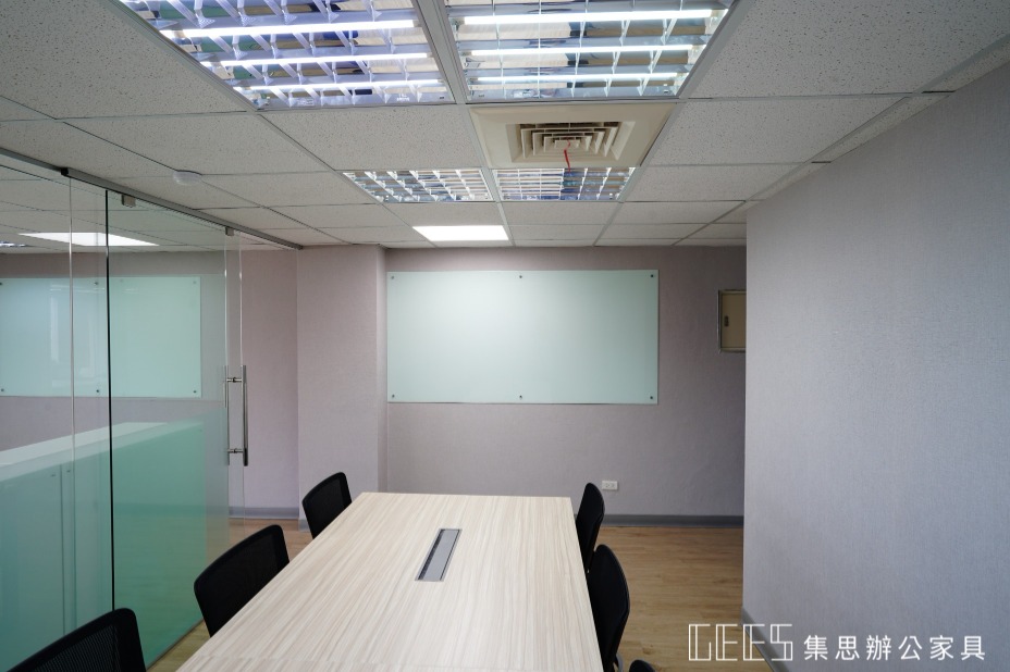 台北市中山區樂泓生物科技搬遷新址後繼續使用磁性玻璃白板案例
