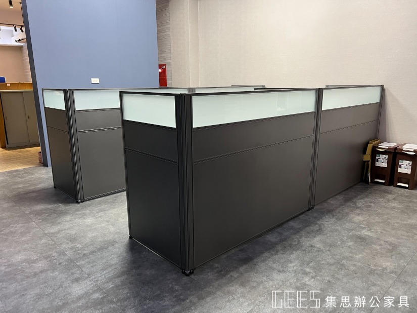 中正區 華晟不動產辦公室案例｜112cm 單排型 P25 OA 屏風工作站（案例照片 2）