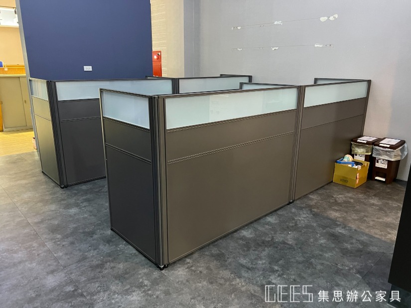 中正區 華晟不動產辦公室案例｜112cm 單排型 P25 OA 屏風工作站