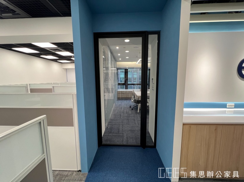 OA高隔間 / 集思辦公家具規劃 黑色OA玻璃隔間