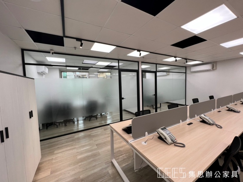 OA高隔間 / 集思辦公家具規劃 黑色OA玻璃隔間