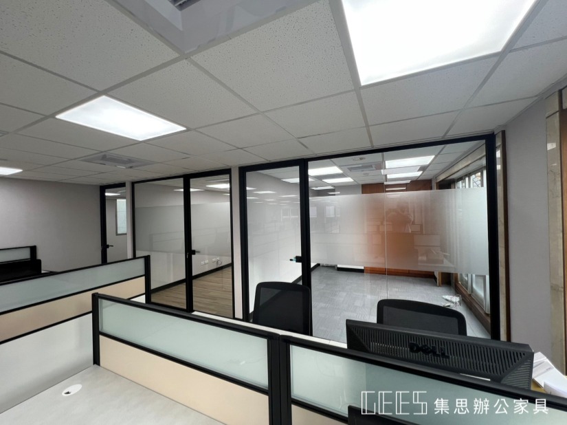 OA高隔間 / 集思辦公家具規劃 黑色OA玻璃隔間