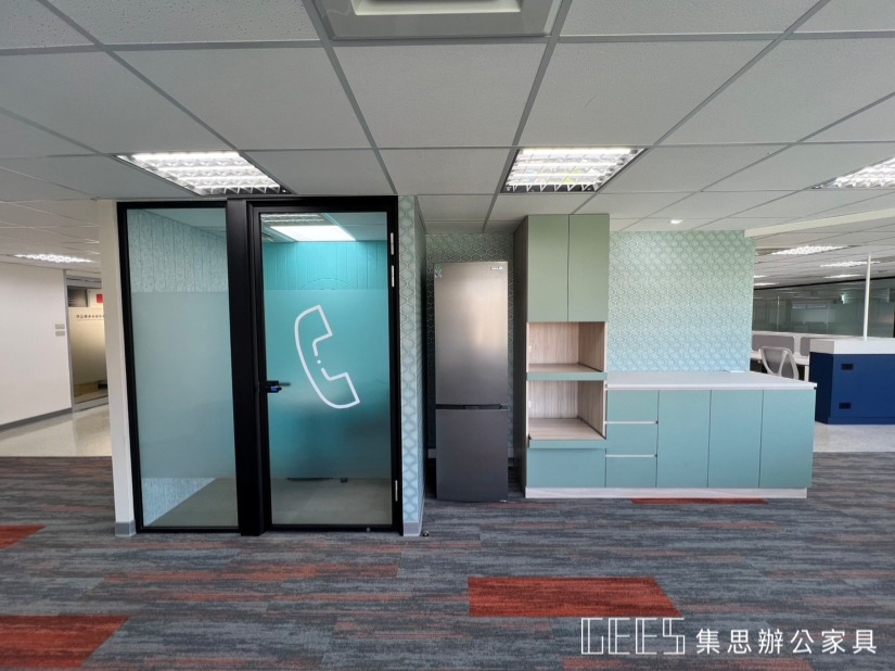 OA高隔間 / 集思辦公家具規劃 黑色OA玻璃隔間