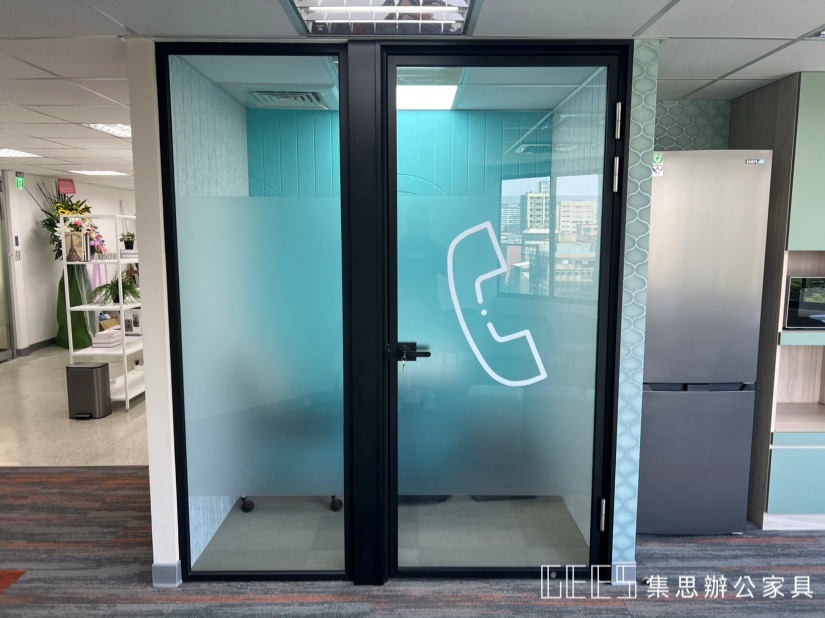 OA高隔間 / 集思辦公家具規劃 黑色OA玻璃隔間